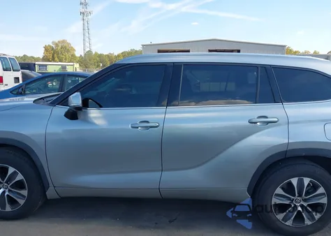 2021 Toyota Highlander Xle из США, поврежденный, VIN 5TDGZRAH0MS522675